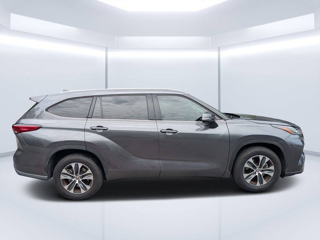 Used 2022 Gray Toyota XLE image 3