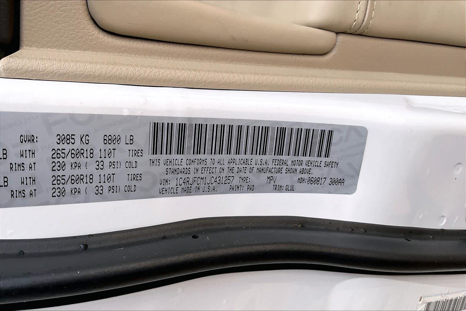 Used 2018 Ivory 3-Coat Jeep Overland image 33