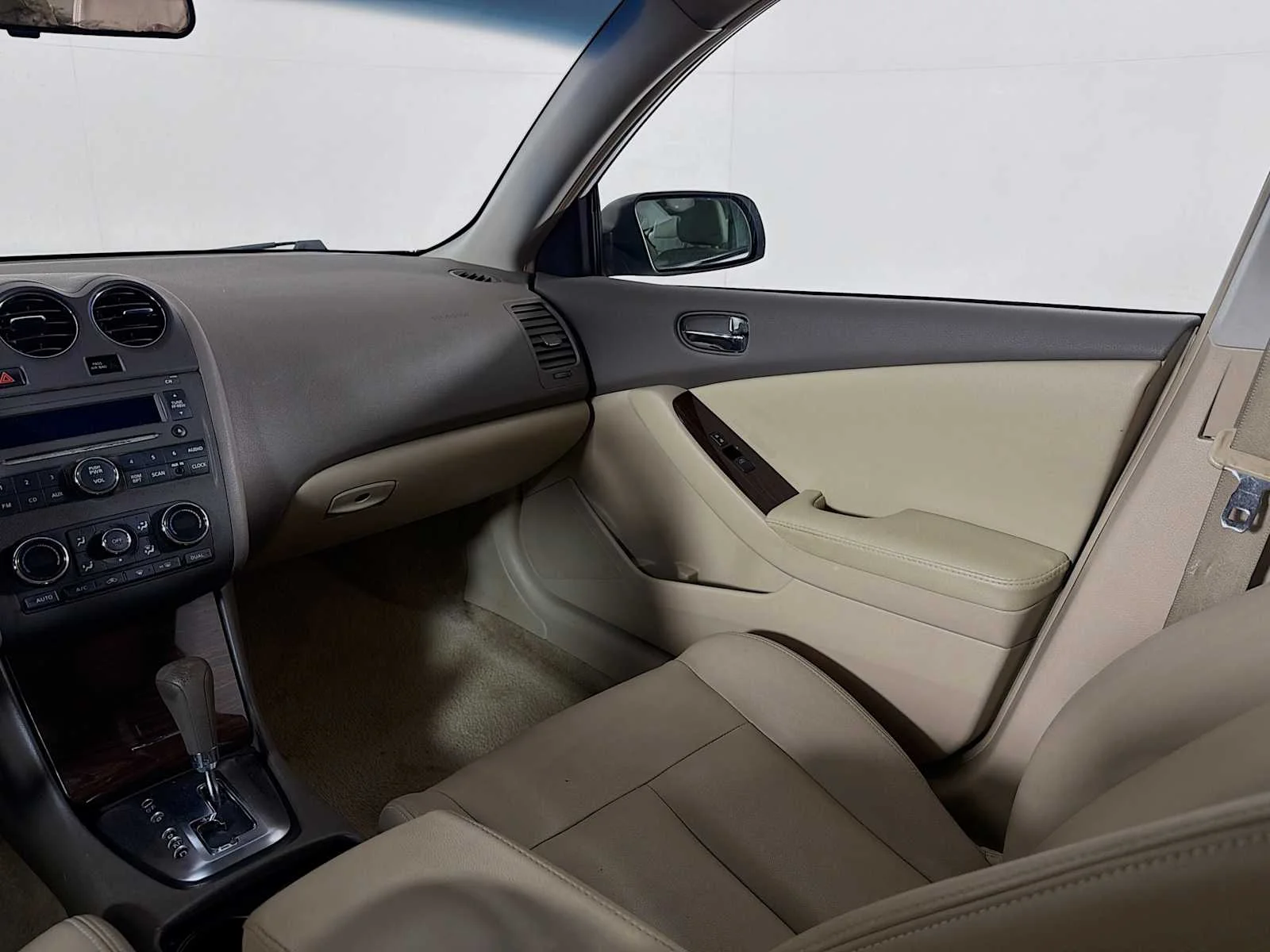 Used 2011 Winter Frost Pearl Nissan 2.5 SL image 17