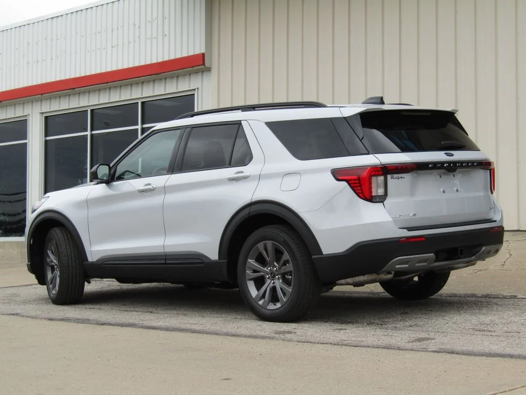 New 2026 Space White Metallic Ford Active image 10