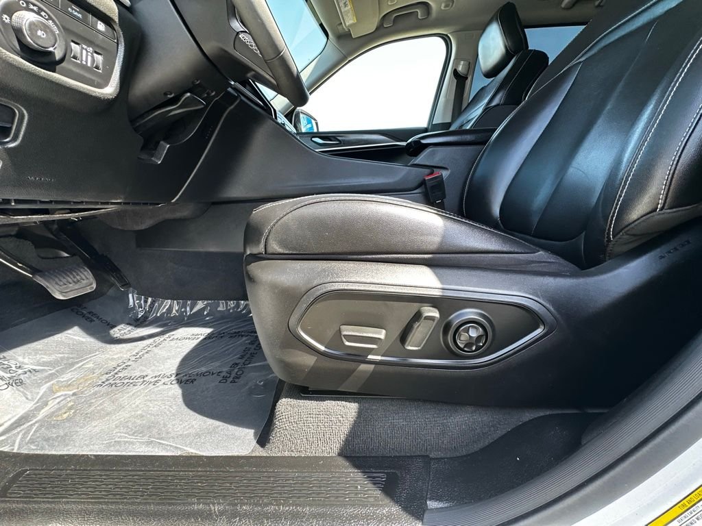 Used 2022 White Jeep 4xe image 12