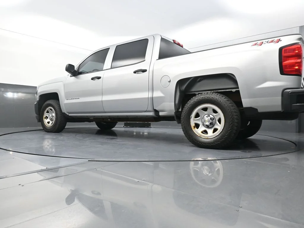 Used 2018 Silver Chevrolet WT image 25