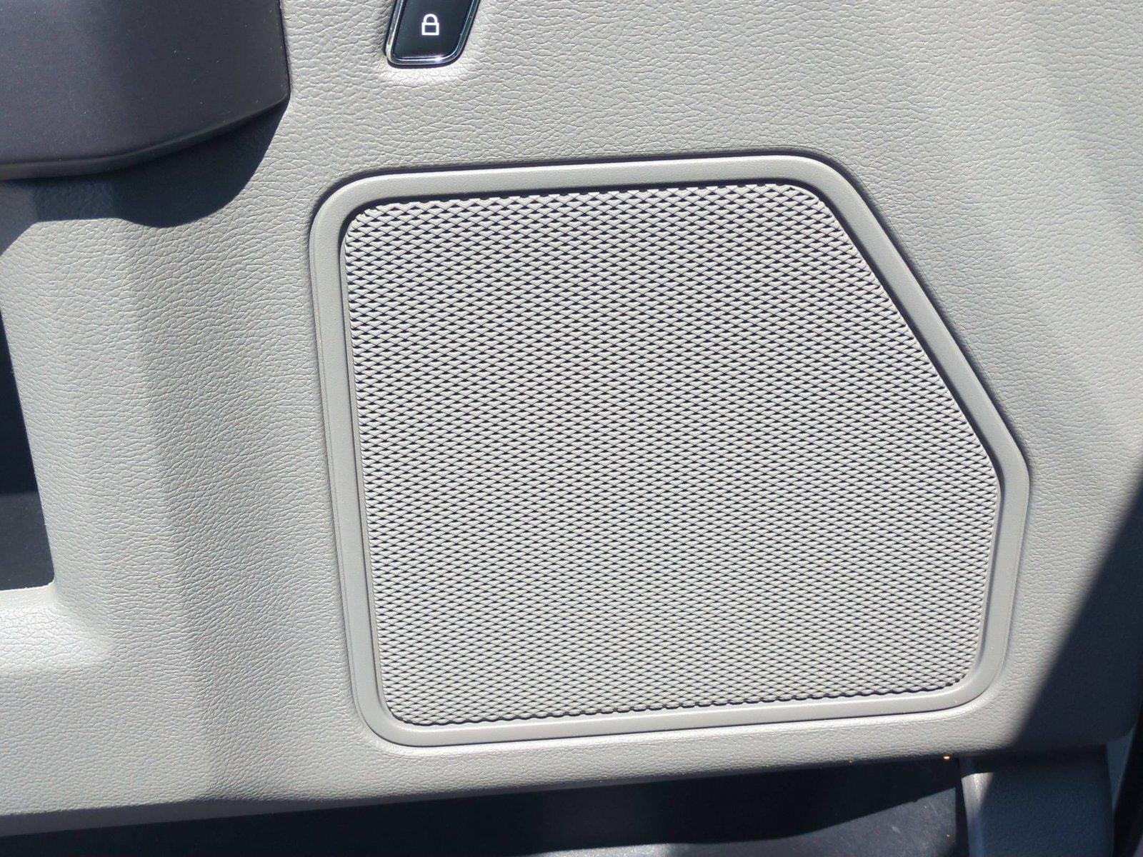 Used 2019 Oxford White Ford XLT image 17