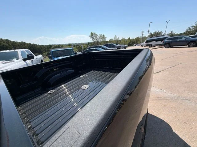 New 2026 Diamond Black Crystal Pearl-Coat Exterior Paint RAM Tradesman image 13