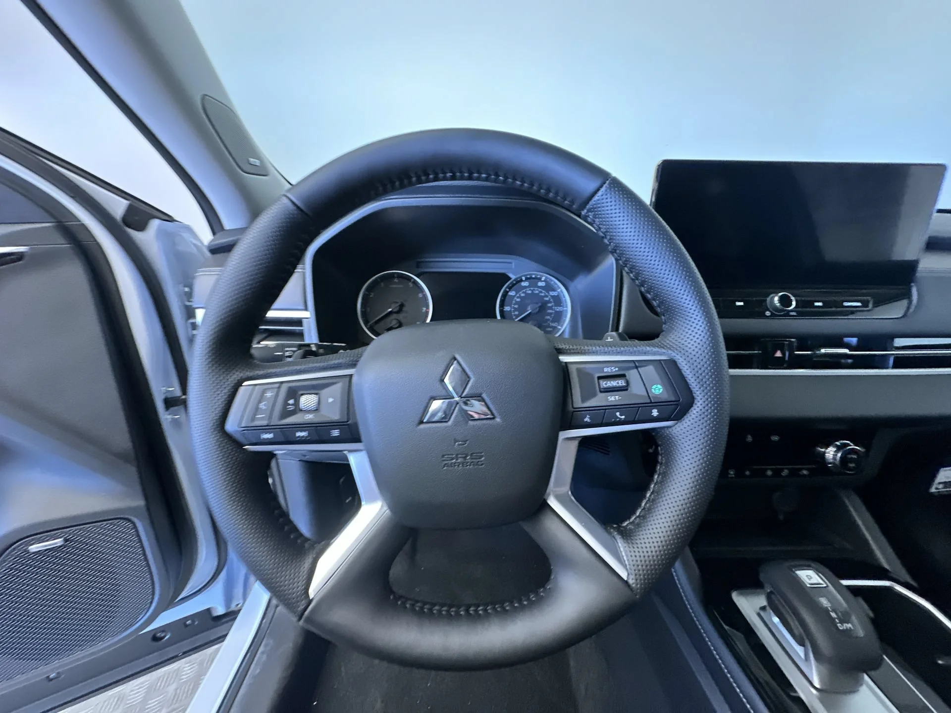 New 2026 White Diamond/Black Roof Mitsubishi Trail Edition image 16