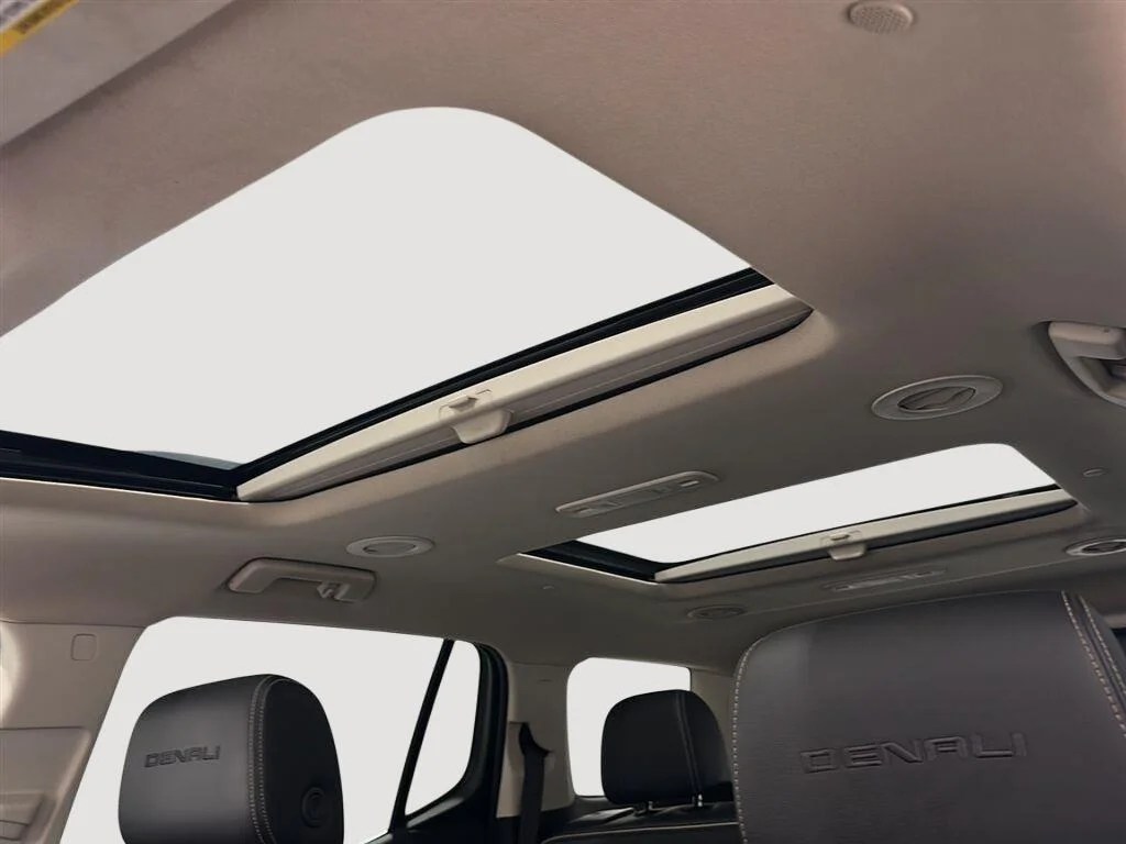 Used 2022 White Frost Tricoat GMC Denali image 18