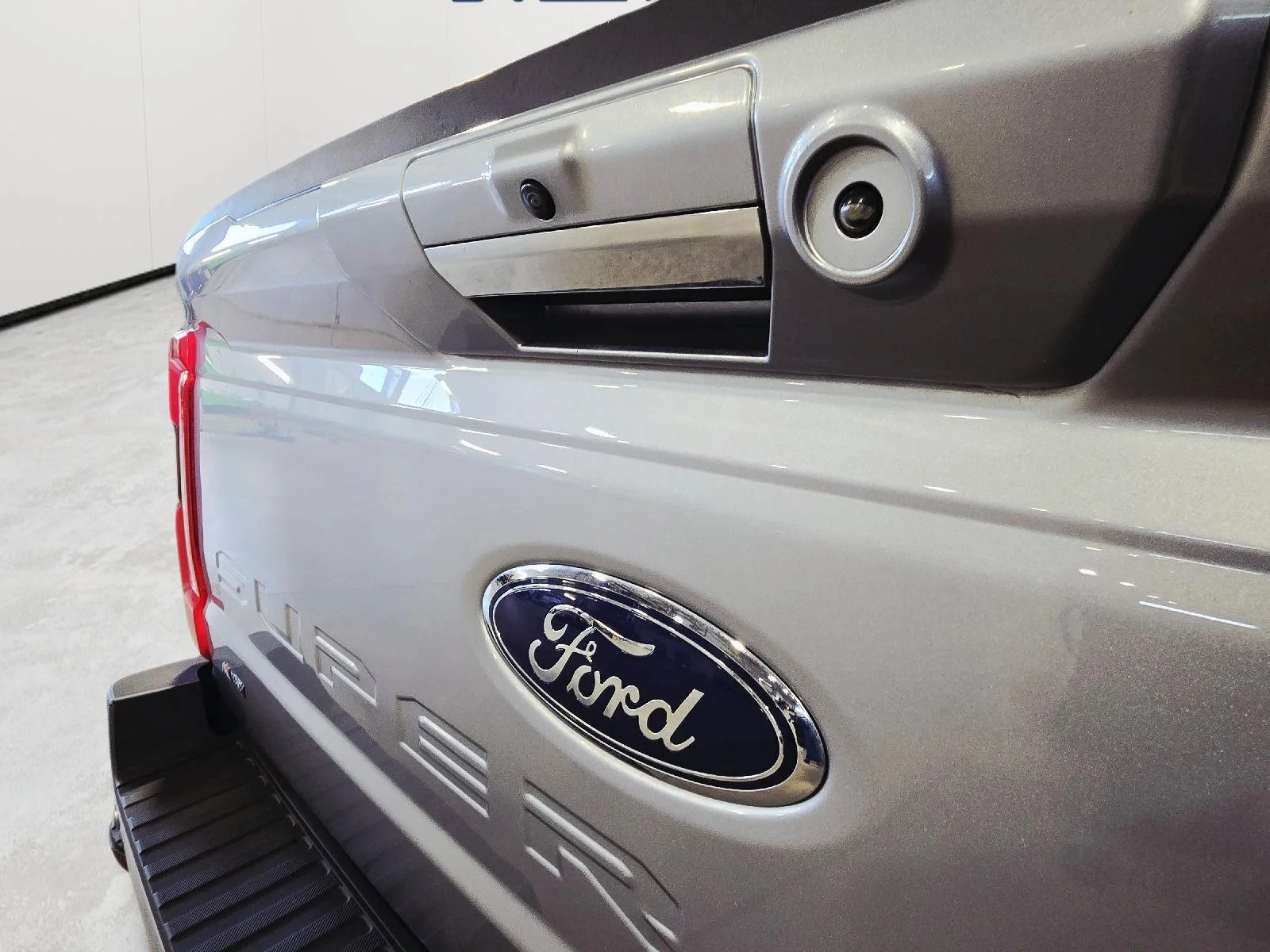 Used 2024 Iconic Silver Ford LARIAT image 20
