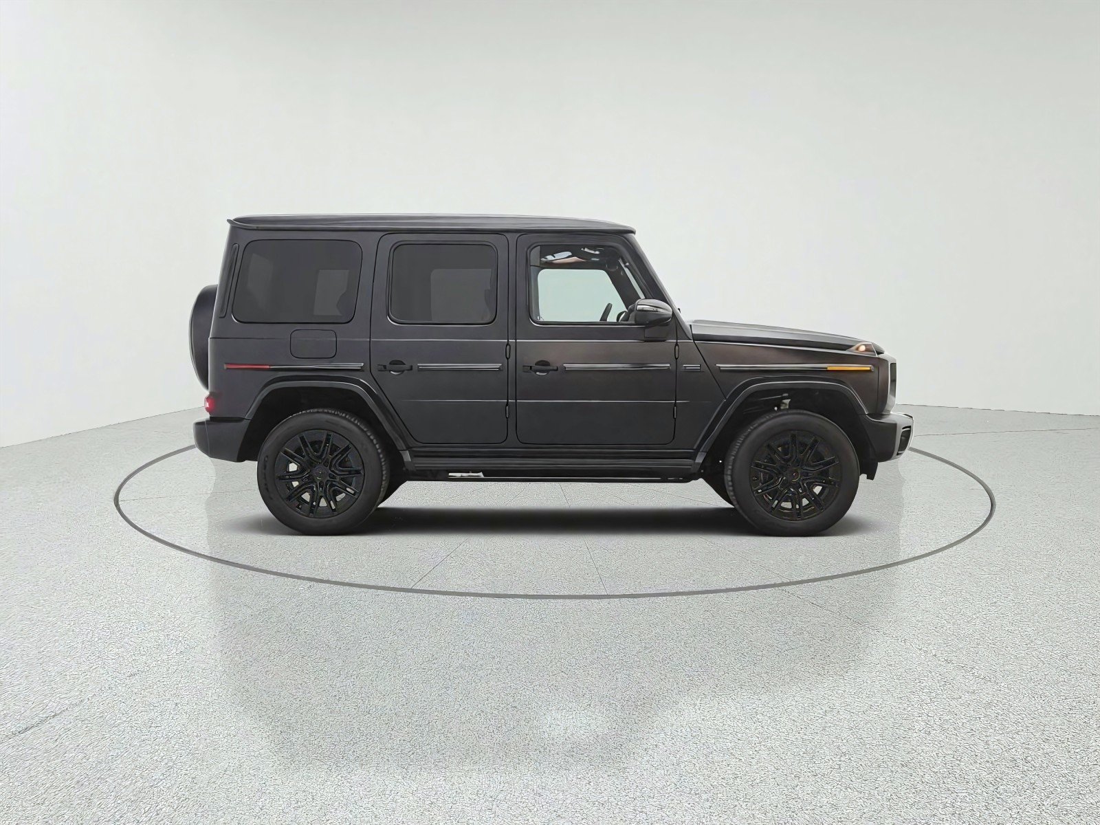 New 2027 MANUFAKTUR Night Black Magno Mercedes-Benz G 580e SUV image 4