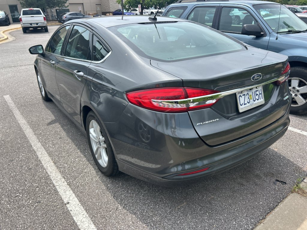 Used 2018 Magnetic Metallic Ford SE image 10
