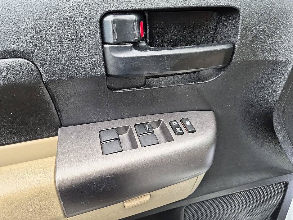 Used 2013 White Toyota GRADE image 13