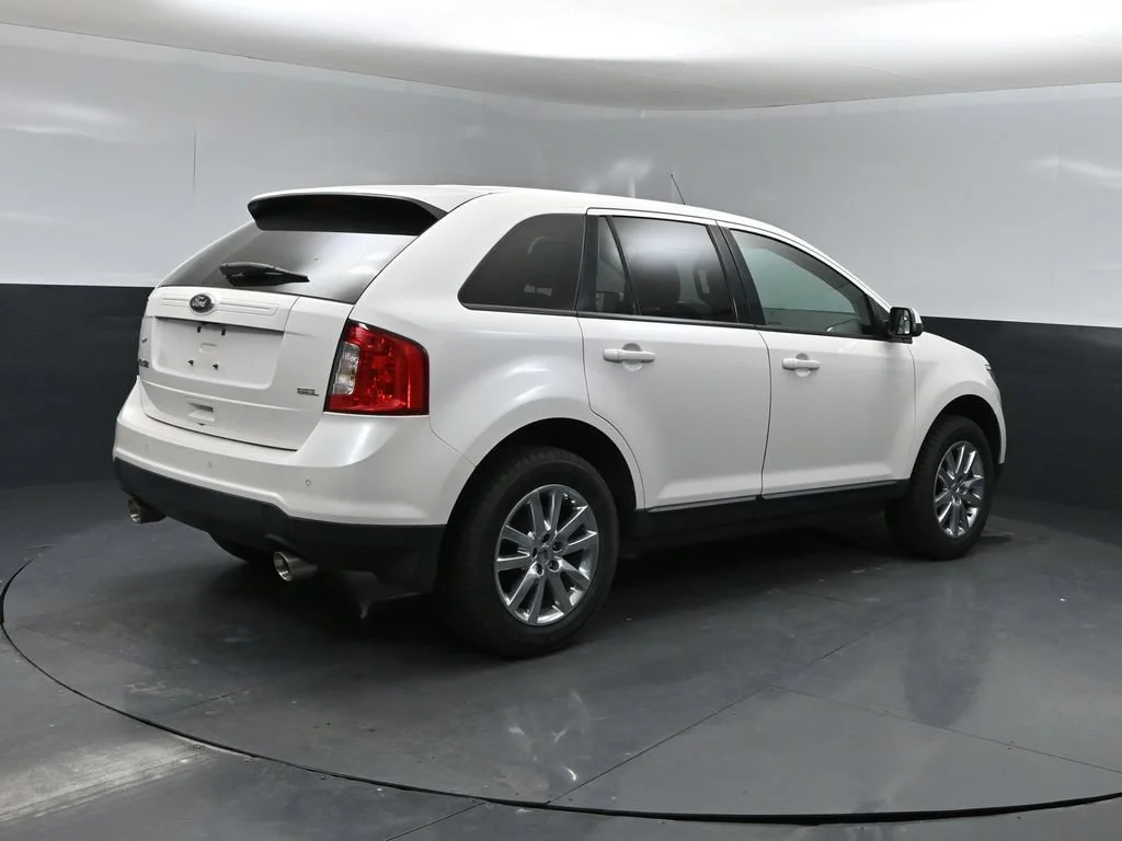 Used 2014 White Ford SEL image 2