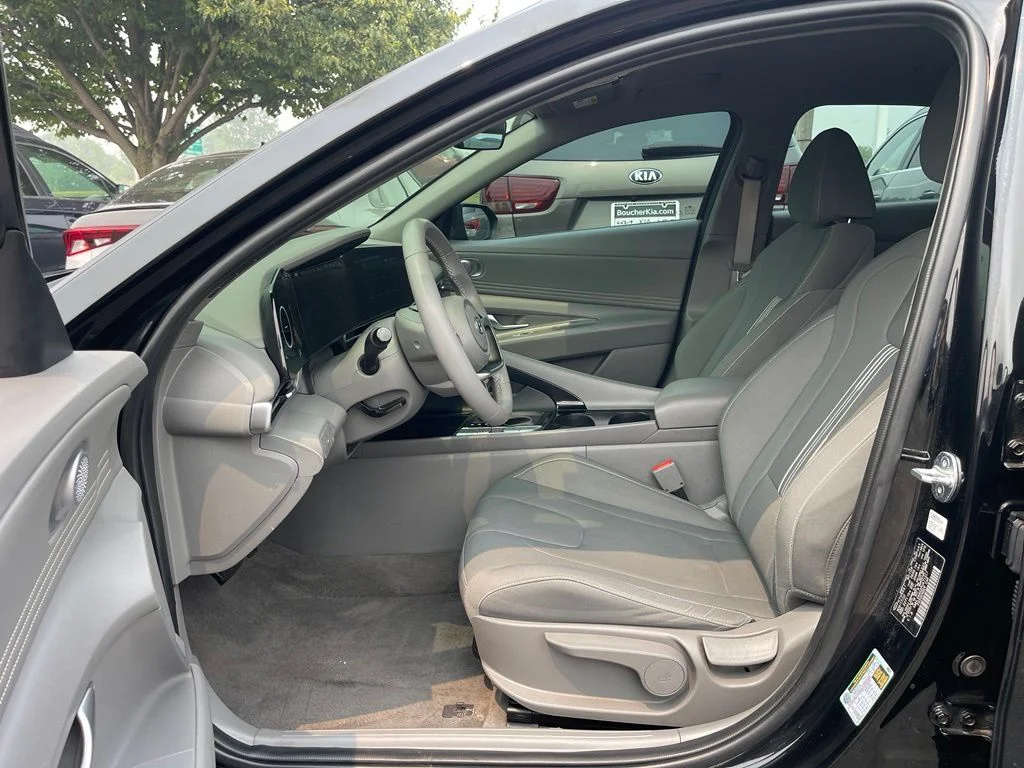 Used 2023 Phantom Black Hyundai SEL image 22