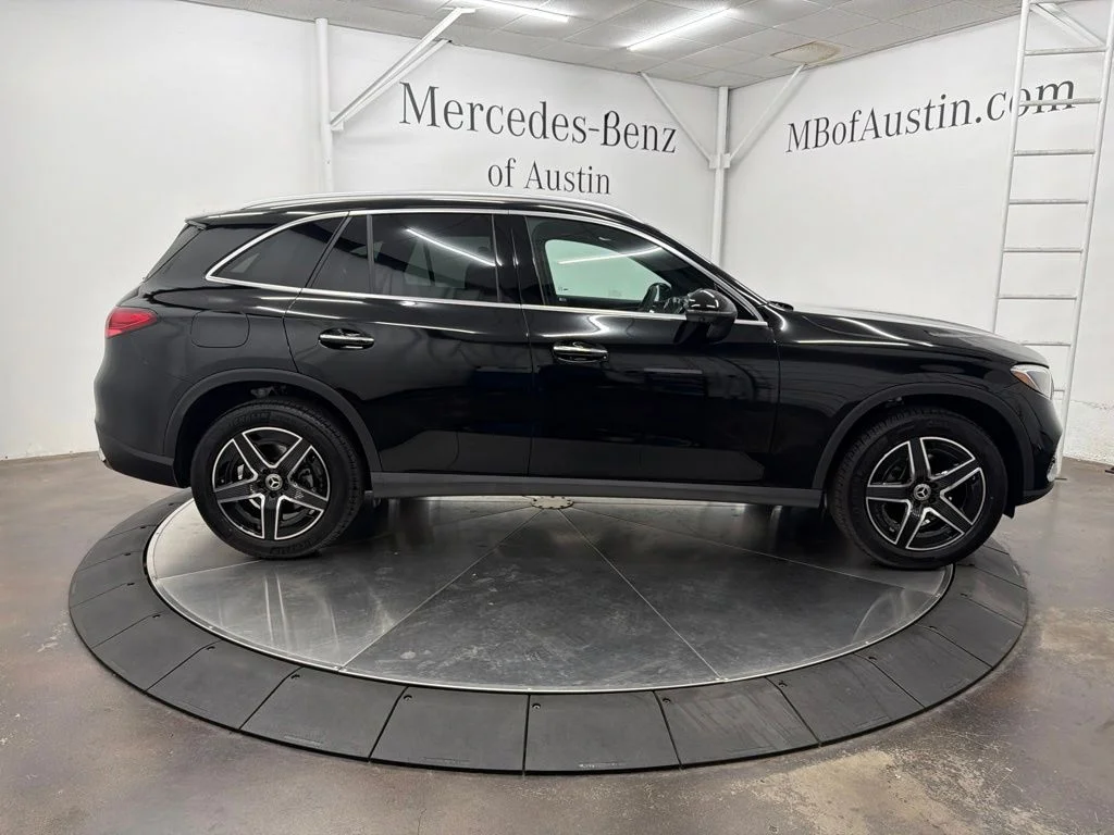 New 2027 Black Mercedes-Benz GLC 300 image 8