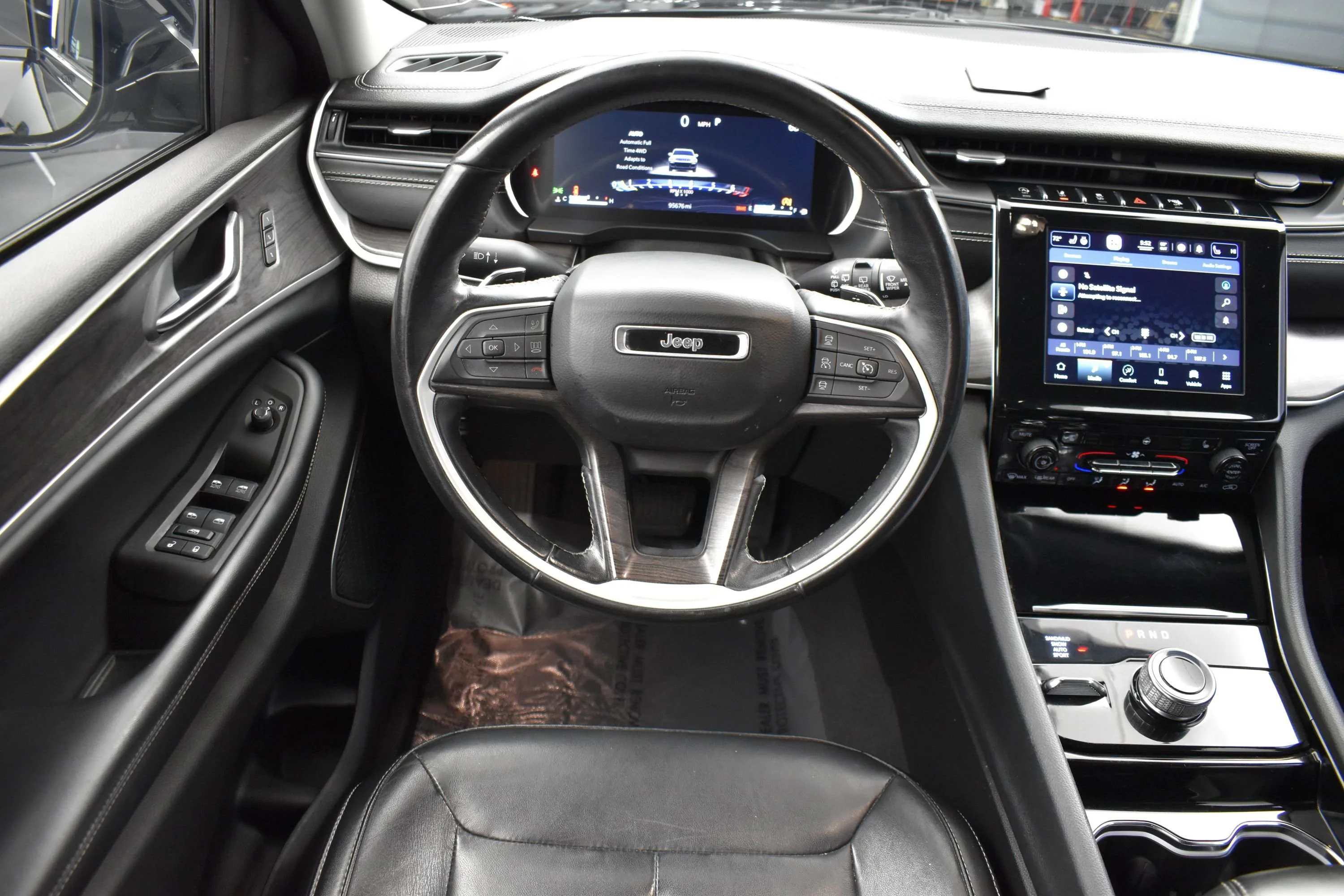 Used 2021 Diamond Black Crystal Pearlcoat Jeep Limited image 14