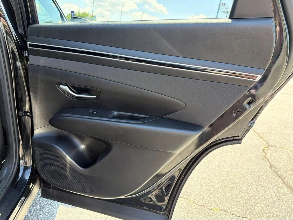 Used 2023 Black Hyundai SEL image 16