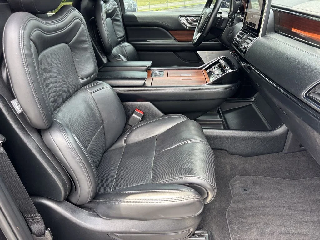 Used 2020 Black Lincoln Reserve image 33