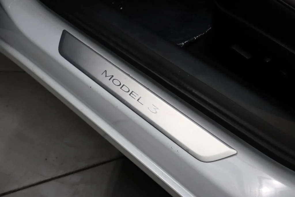 Used 2020 Pearl White Multi-Coat Tesla Long Range image 25