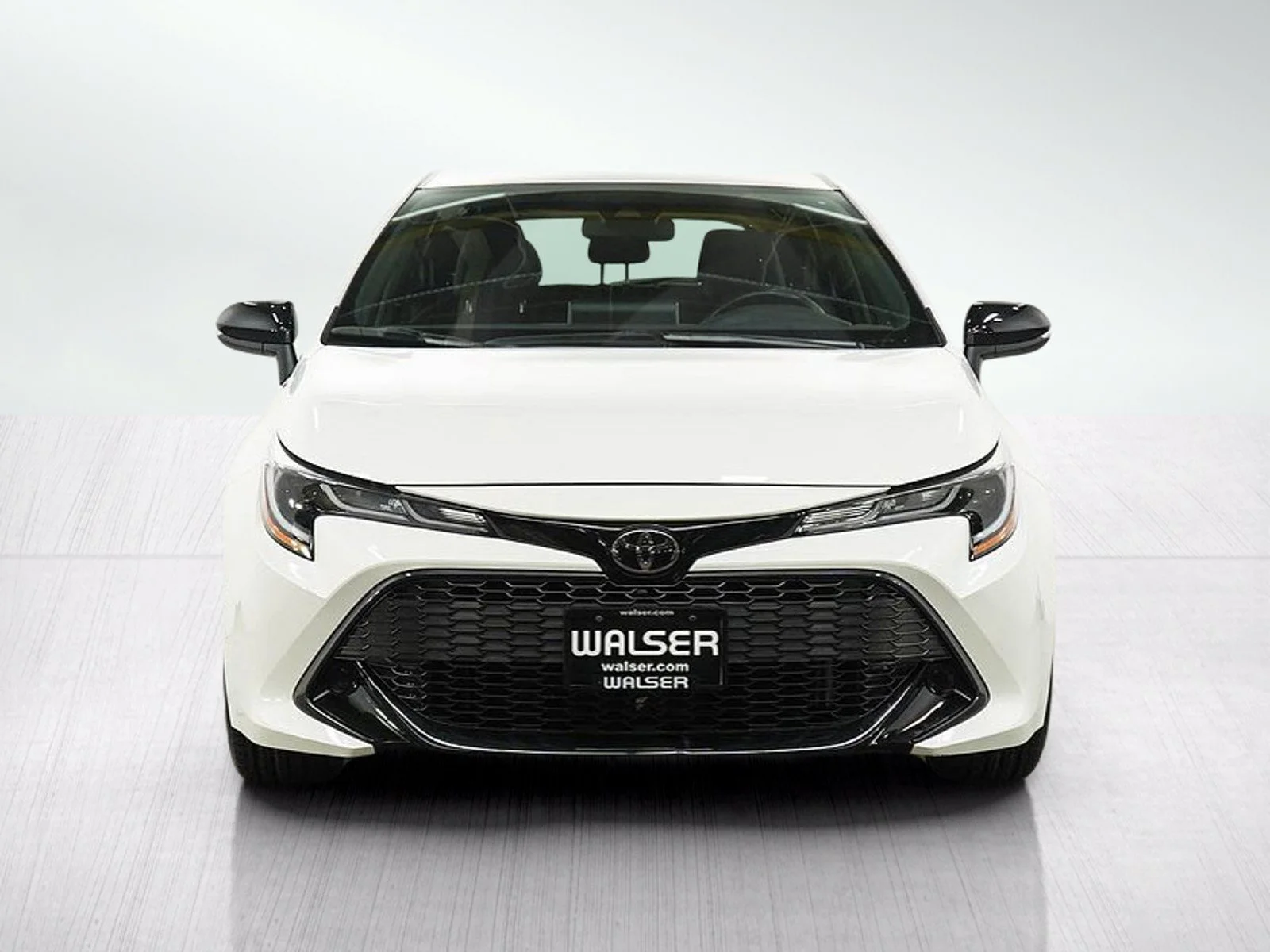 Used 2022  Toyota SE image 8