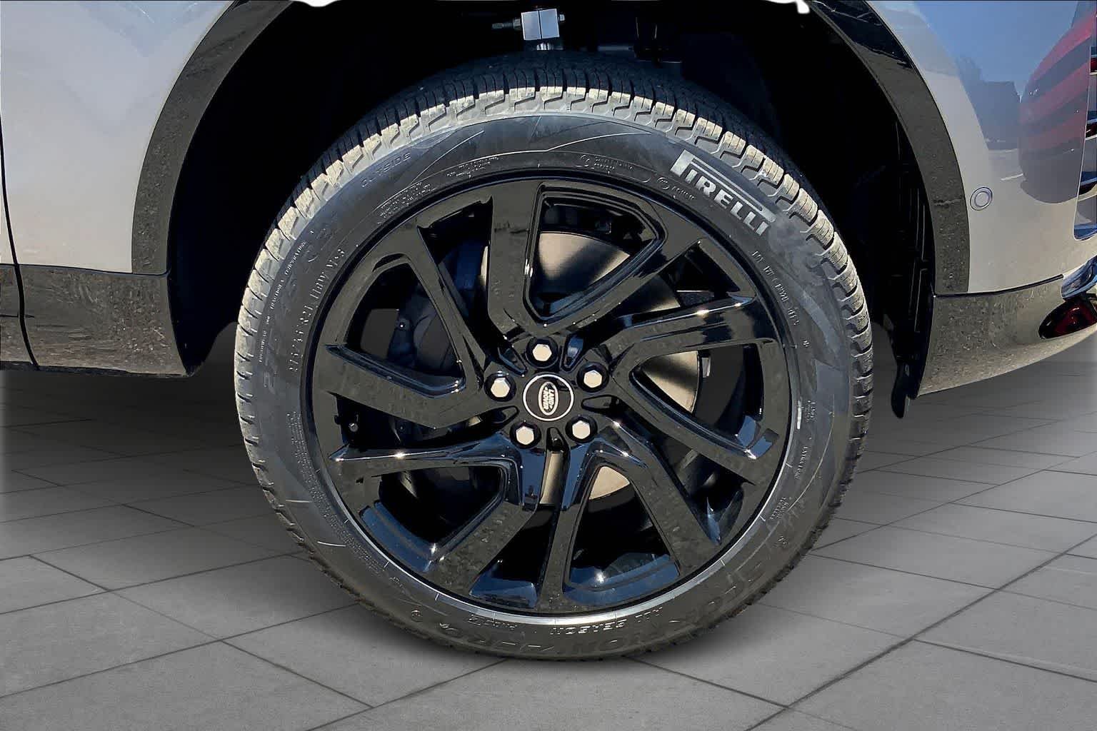 2025 Land Rover Discovery Dynamic SE - Photo 11