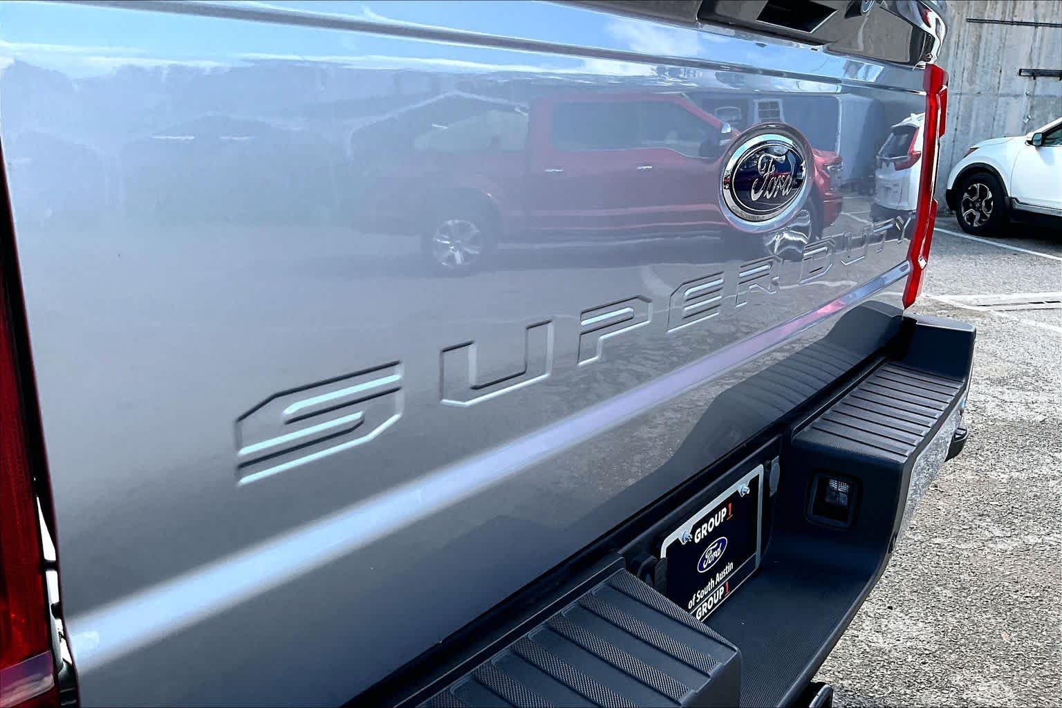 Used 2023 Iconic Silver Metallic Ford LARIAT image 9