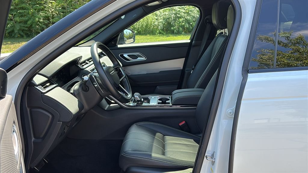 Certified Used 2023 White Land Rover R-Dynamic S image 9