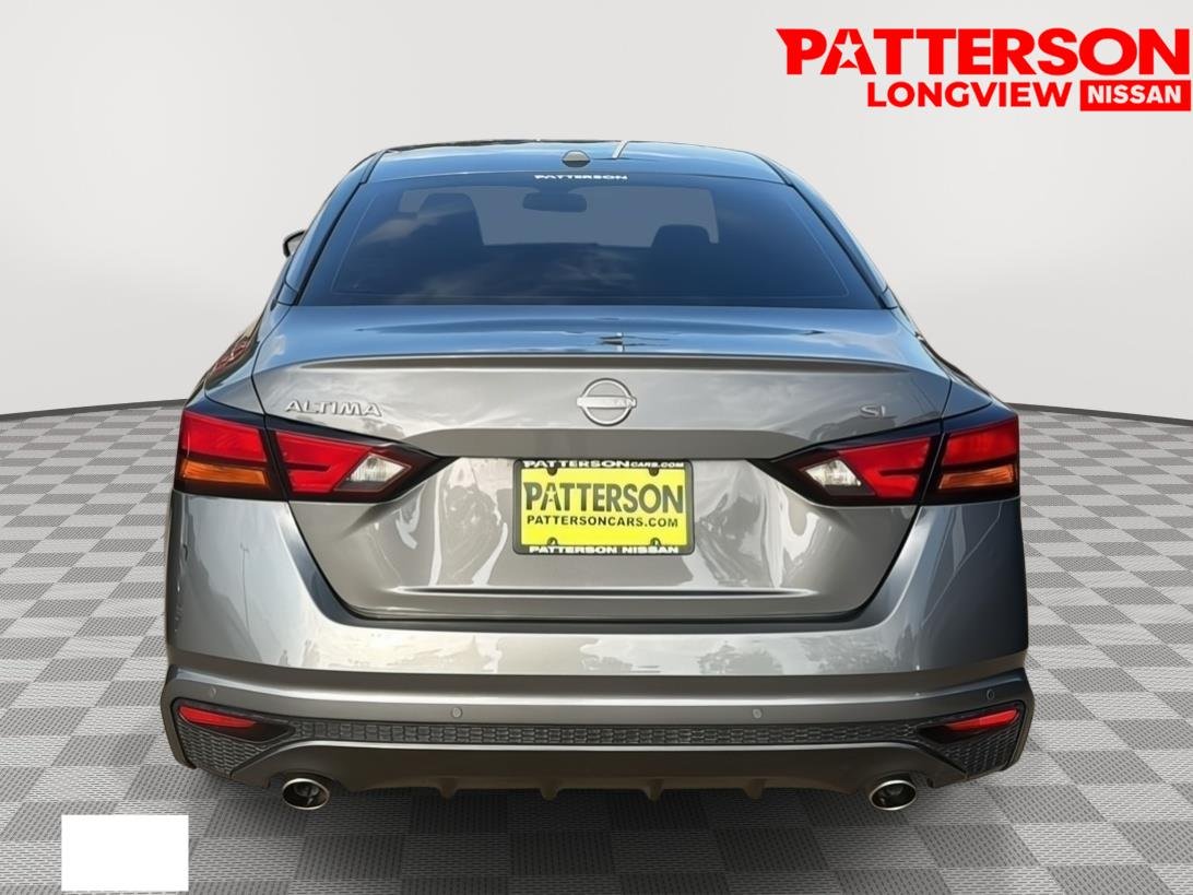 Used 2025 Gun Metallic Nissan SL image 3