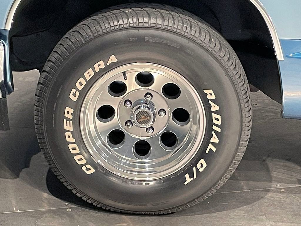 Used 1992  Chevrolet NA image 11