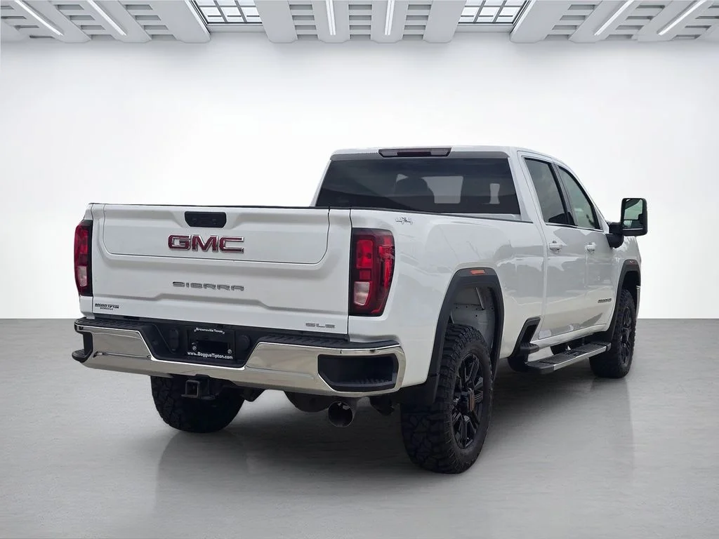Used 2023 White GMC SLE image 3