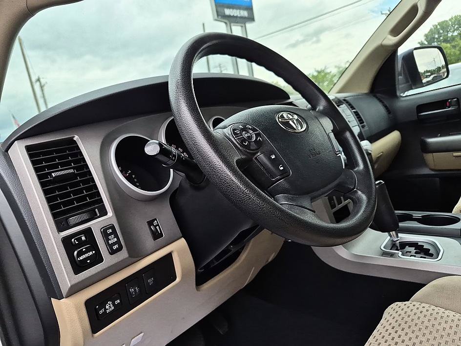 Used 2013 White Toyota GRADE image 16