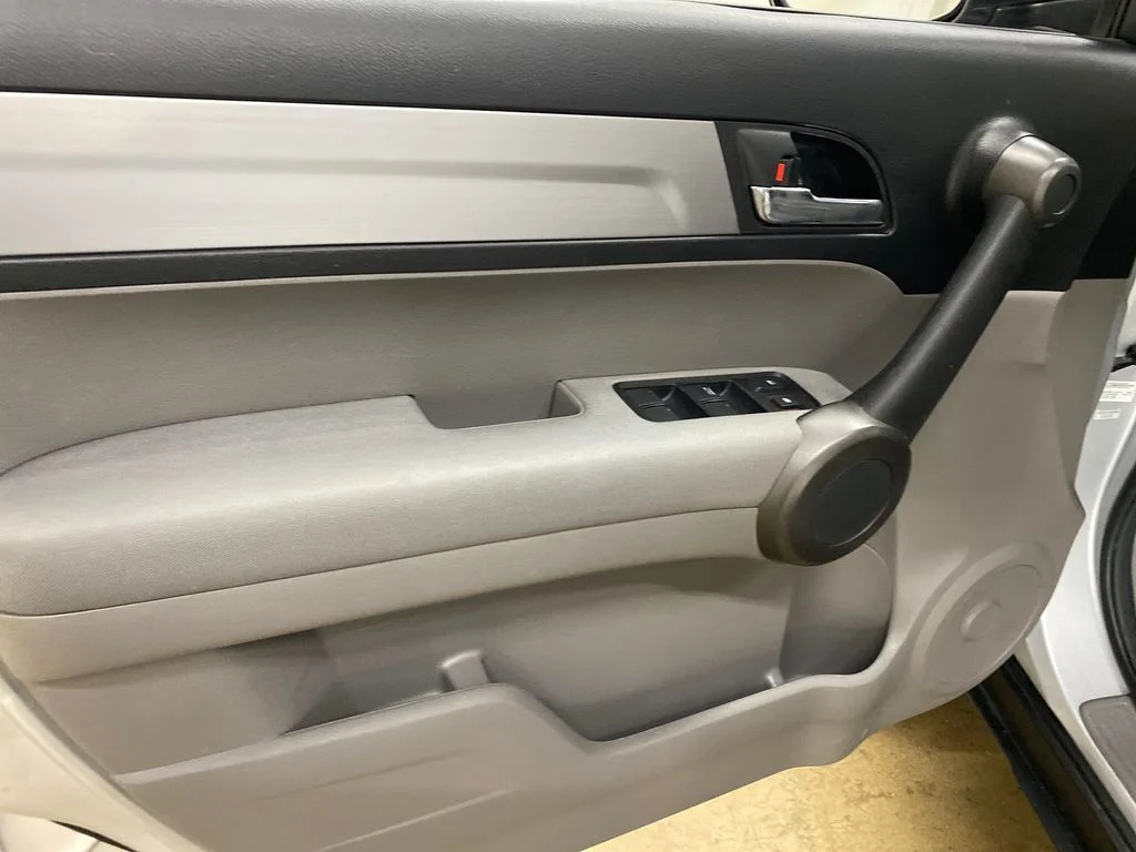 Used 2011 White Honda LX image 8