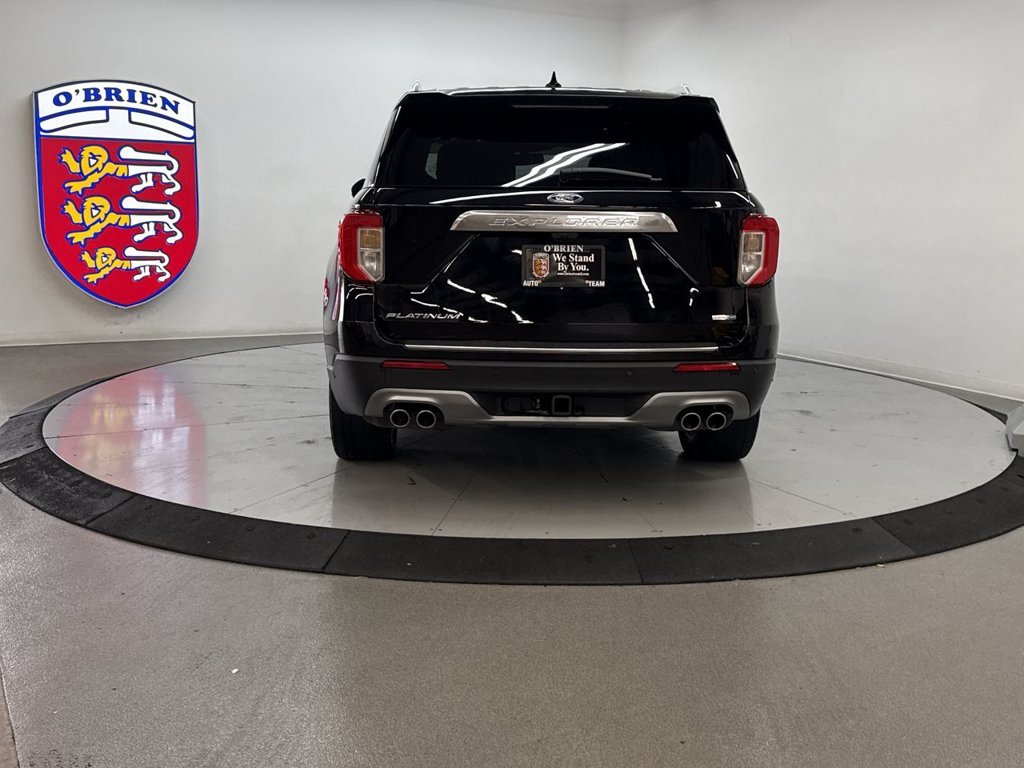 Used 2020 Black Metallic Ford Platinum image 27