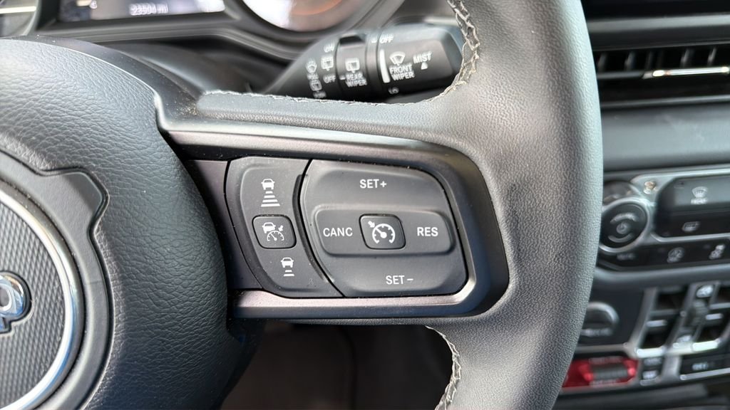 Used 2025 White Jeep Rubicon image 22