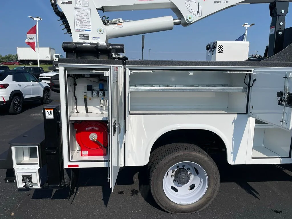 2025 Ford F-550 Super Duty Chassis Cab XL - Photo 33