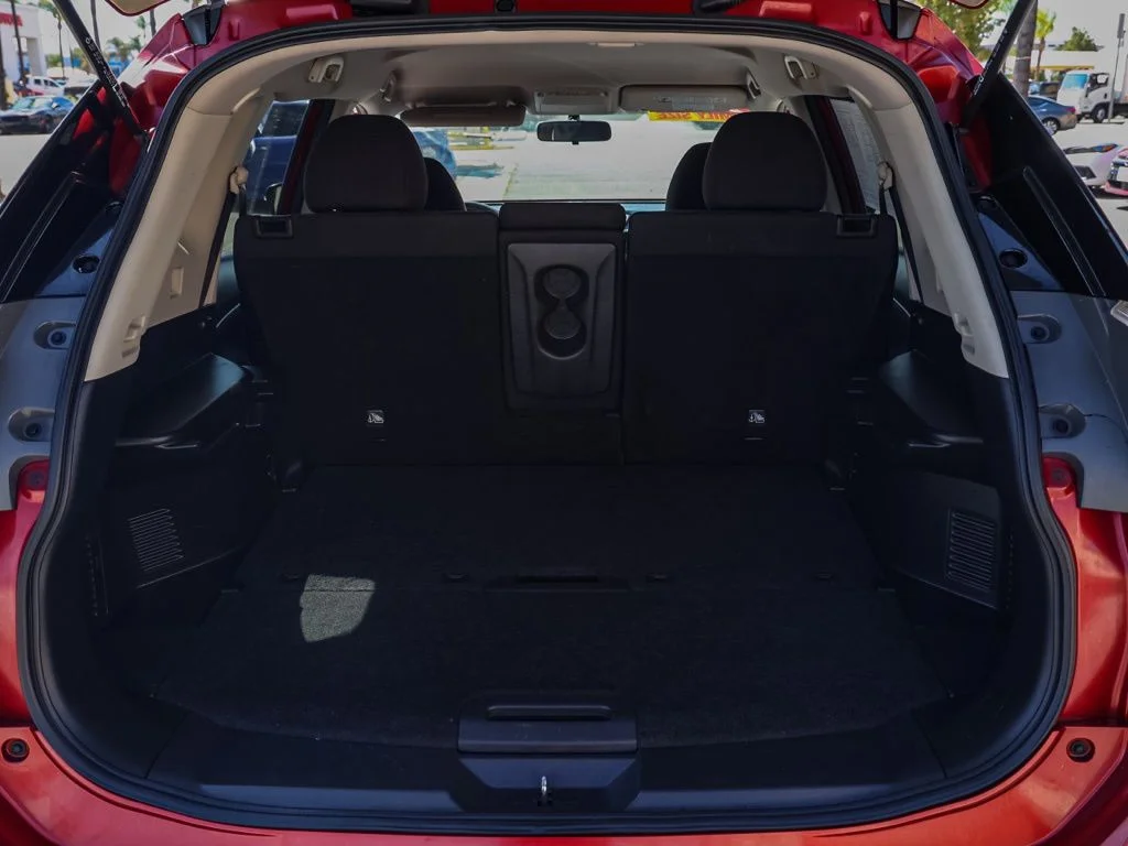 Used 2015 Red Nissan SV image 15