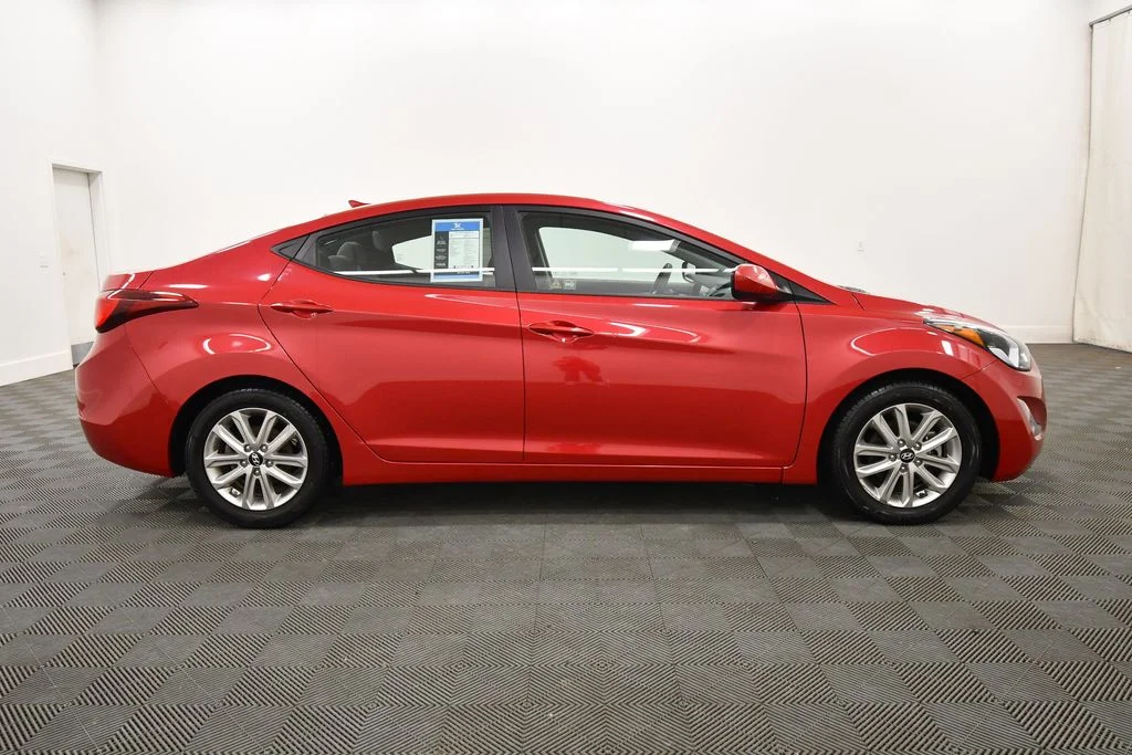 Used 2016 Red Hyundai SE image 8