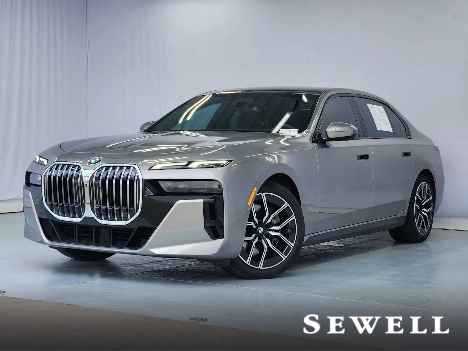 2023 BMW 7 Series 740i's photo