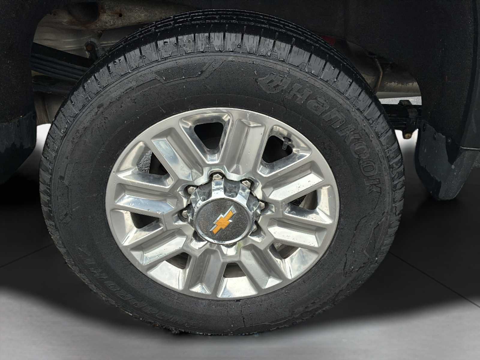Certified Used 2024 Iridescent Pearl Tricoat Chevrolet High Country image 41