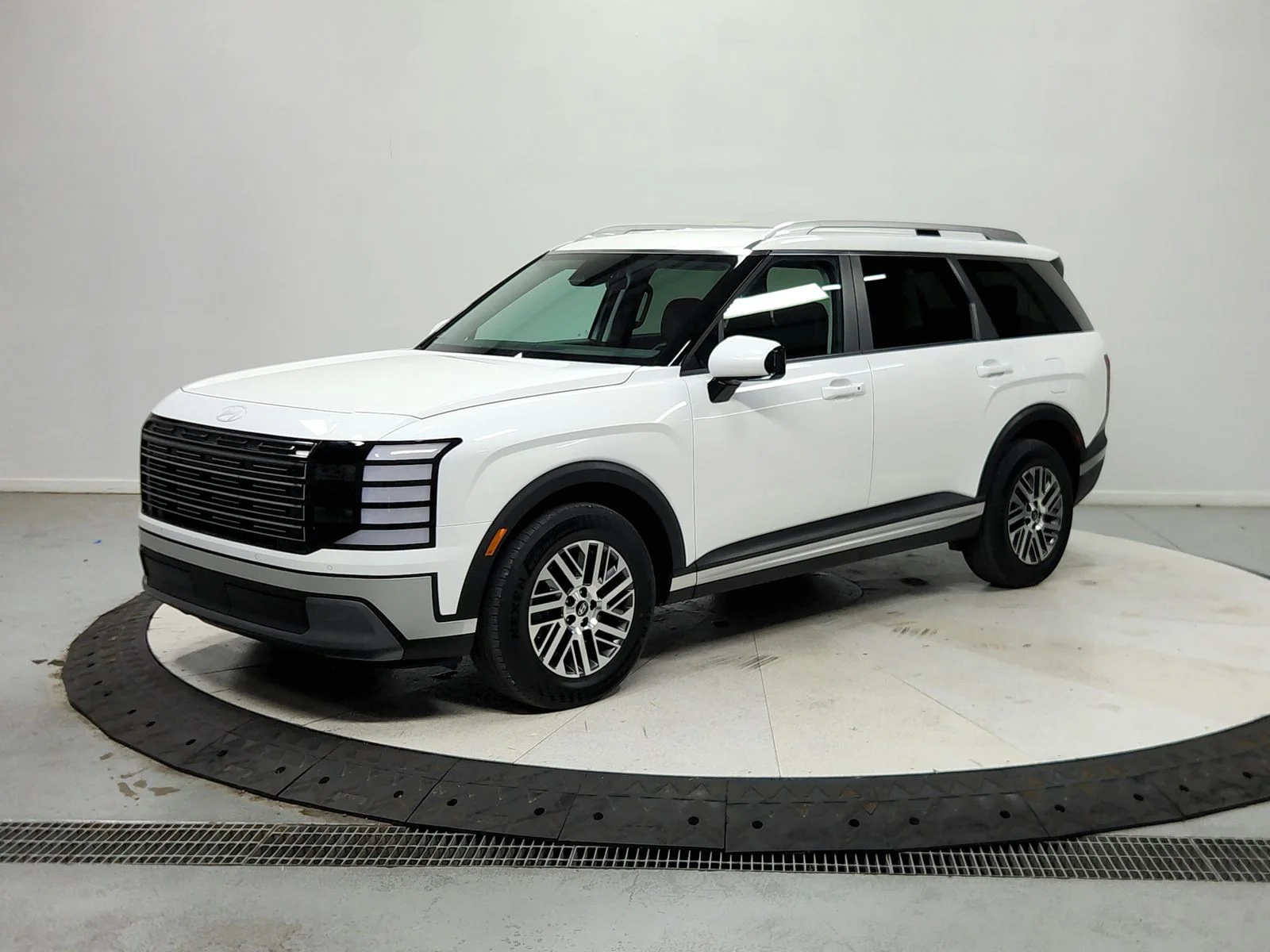 Used 2026 White Hyundai SEL image 4