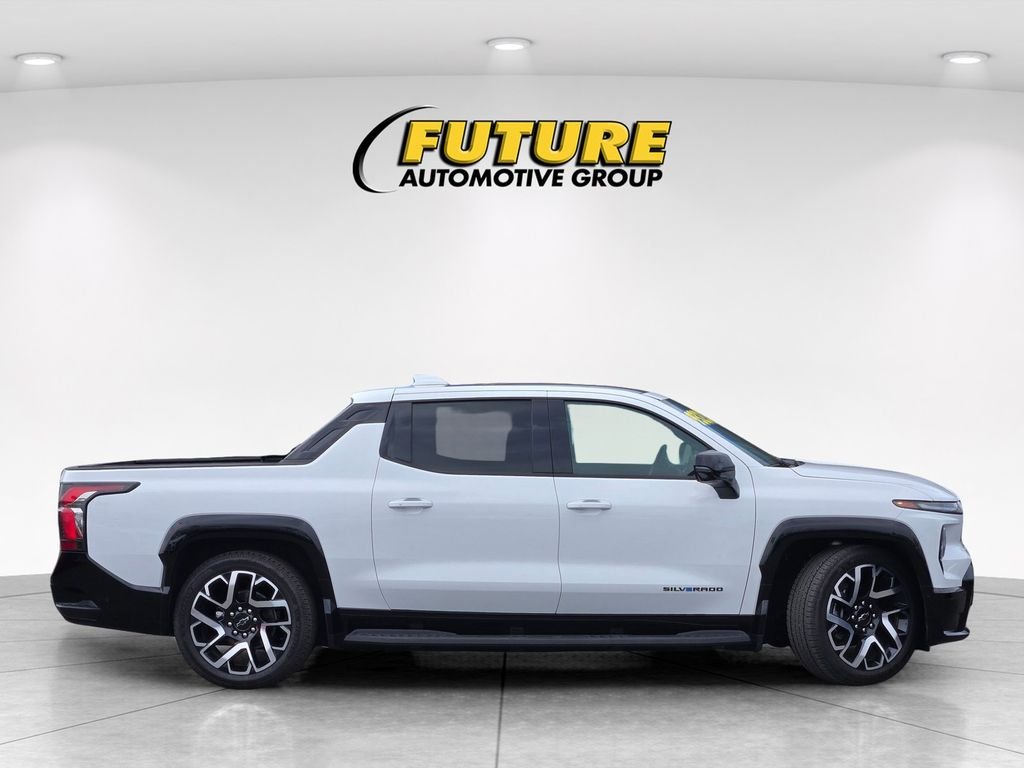 Used 2025 White Chevrolet RST image 3