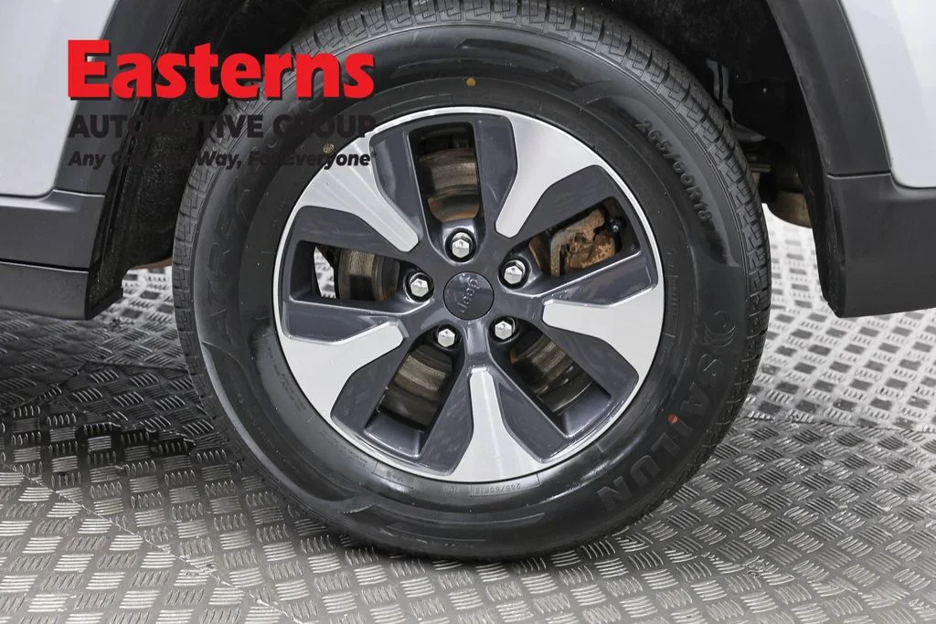 Used 2022 Silver Jeep 4xe image 37