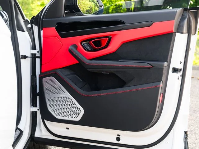 Used 2025  Lamborghini SE image 42