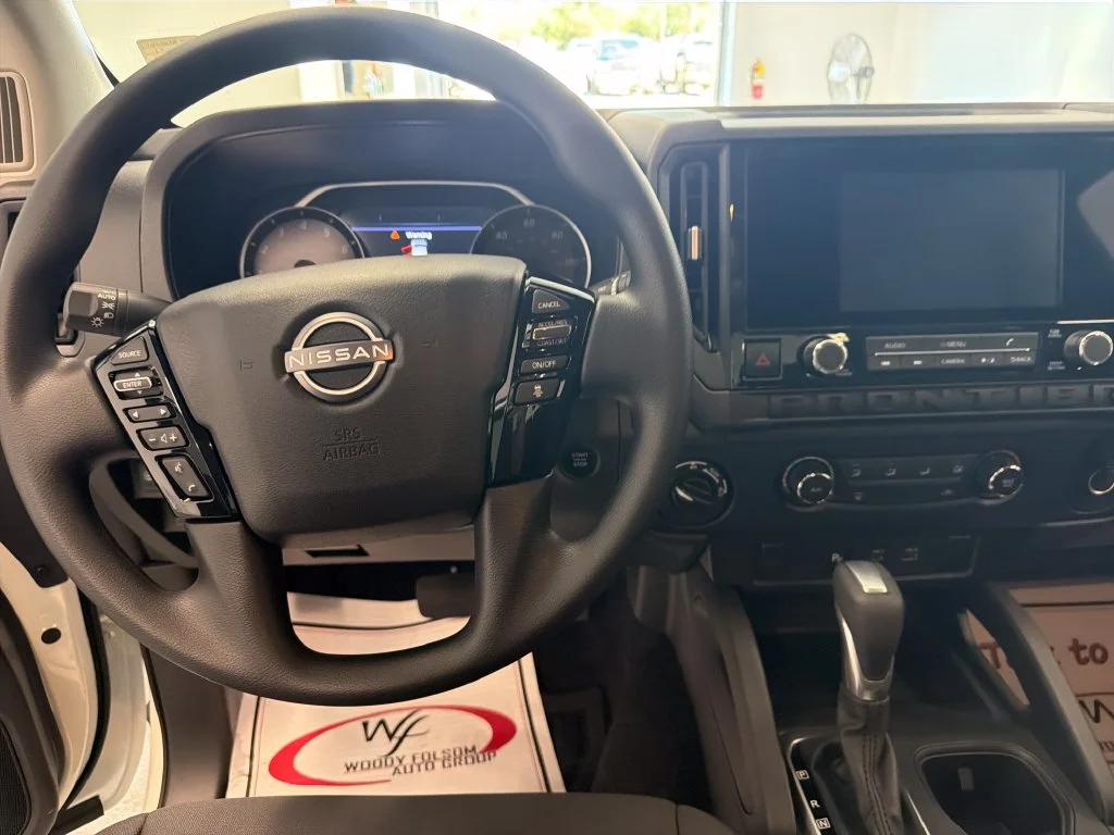 New 2027 Glacier White Nissan King Cab® S image 16
