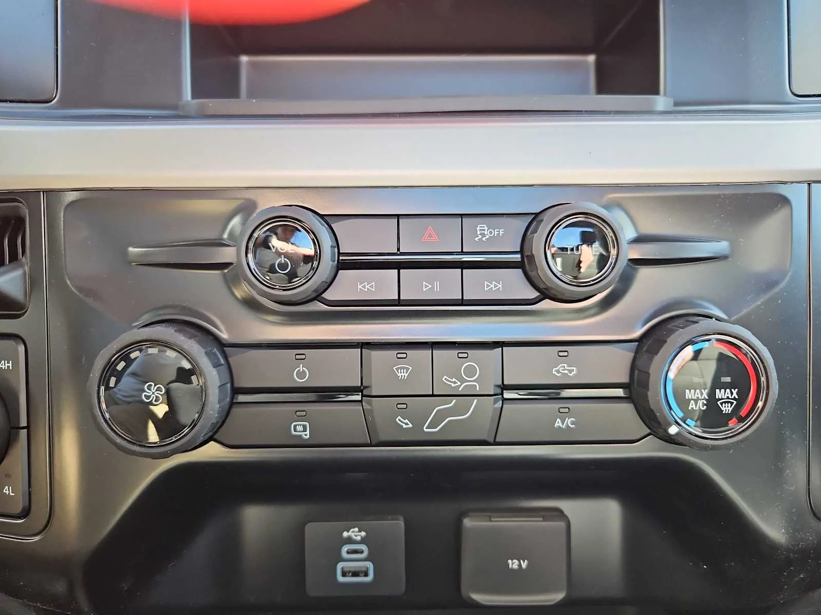 New 2026 Oxford White Ford F-250® XL image 16