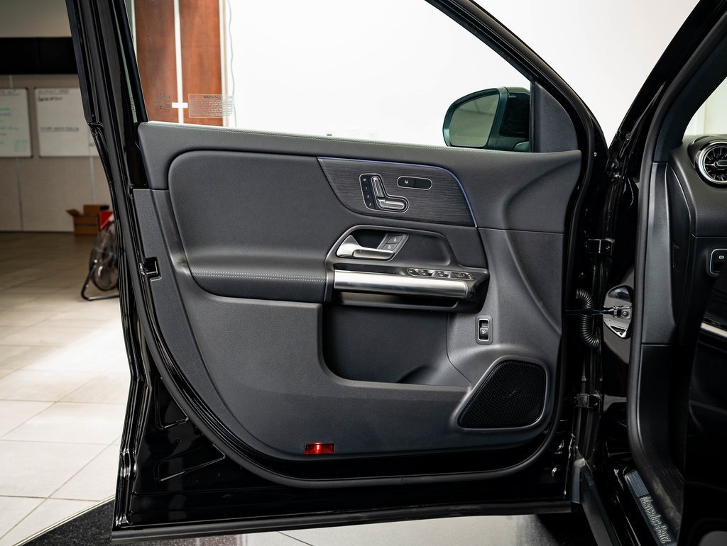 Used 2026 Night Black Mercedes-Benz GLA 250 image 25