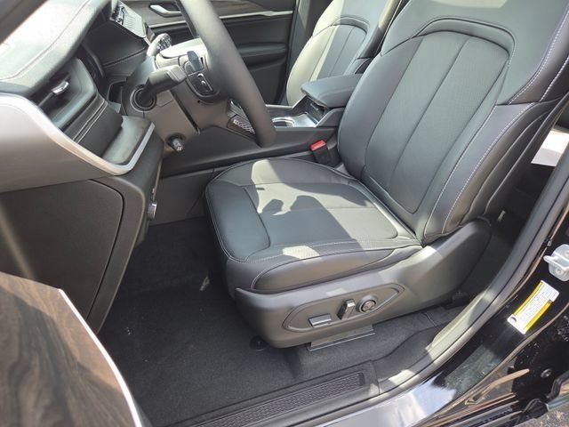 New 2026 Diamond Black Crystal Pearlcoat Jeep Limited Reserve image 8
