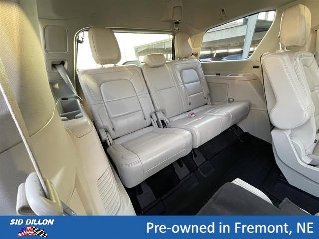 Used 2021 White Lincoln Reserve image 22