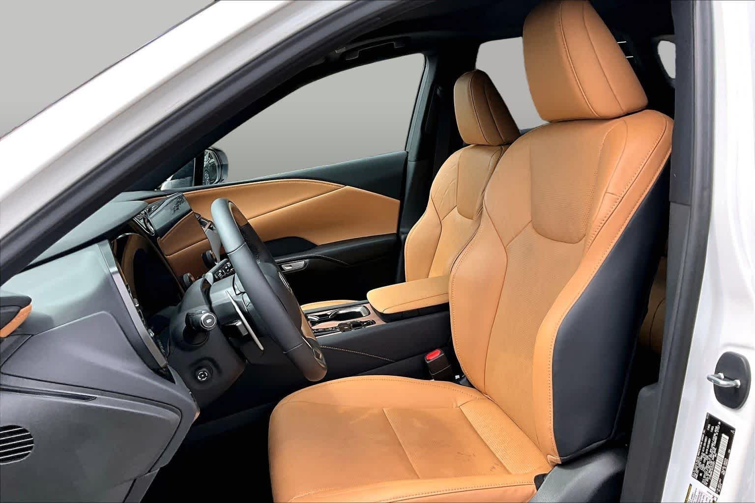 Used 2024 Eminent White Pearl Lexus Premium Plus image 8