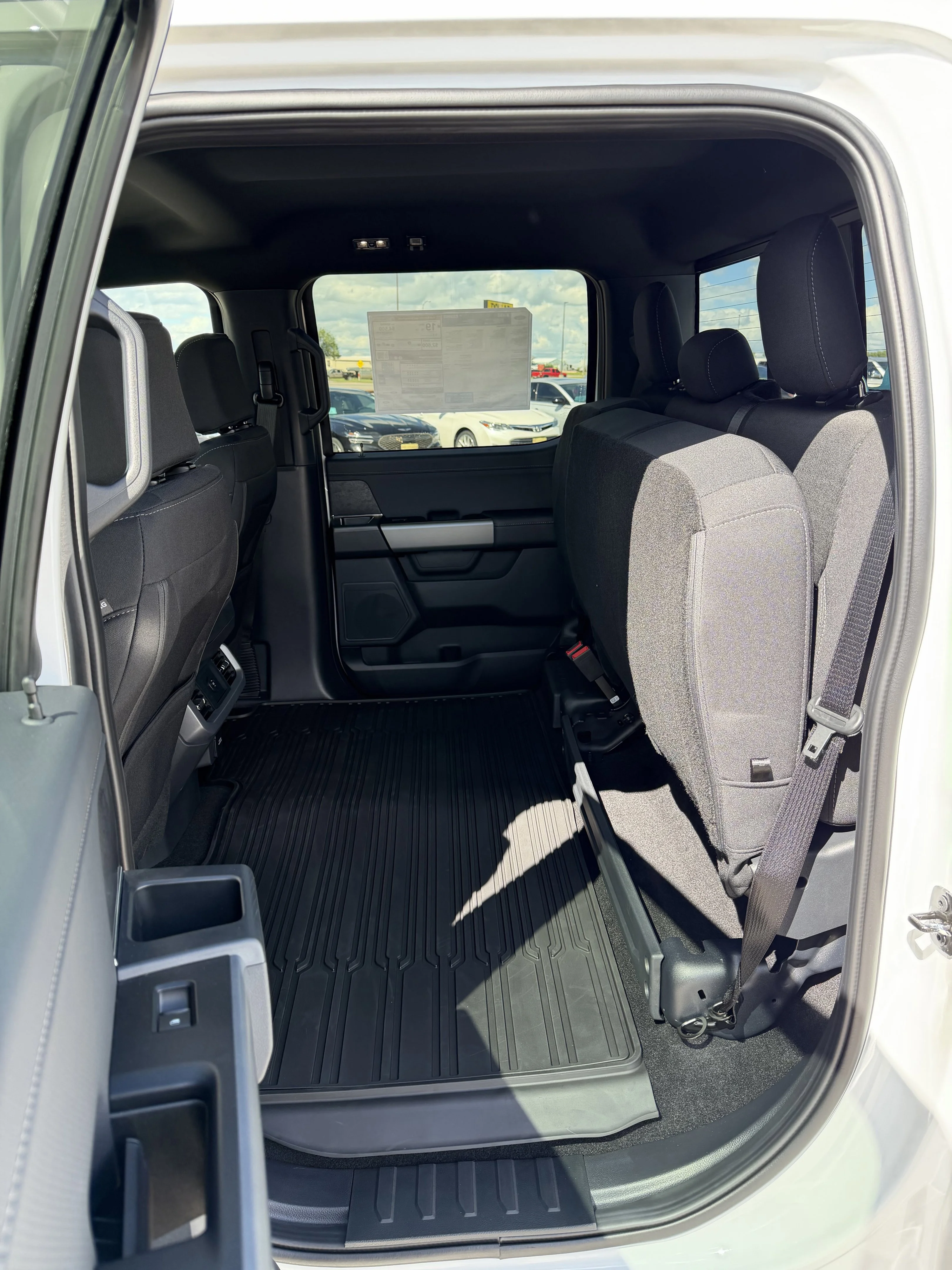 New 2026 Oxford White Ford XLT image 8