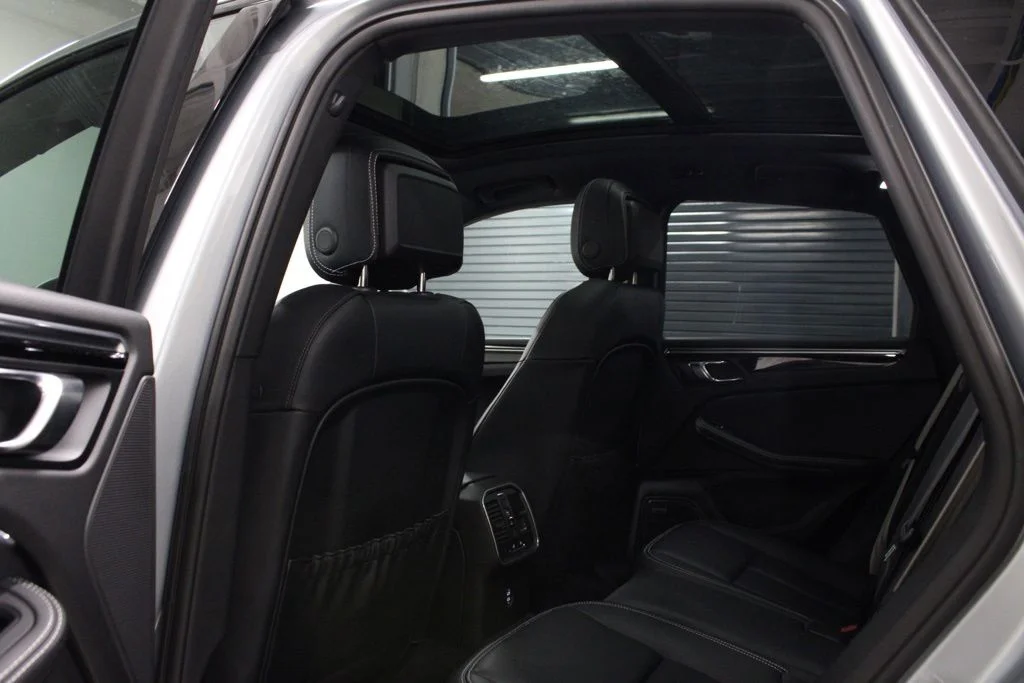 Used 2025  Porsche  image 29