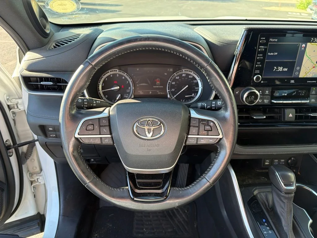 Used 2022  Toyota XSE image 13